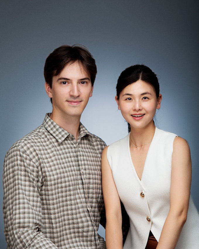 Two founders of IYAGI - Korean restaurant on Brussels - standing side by side against a gray background
